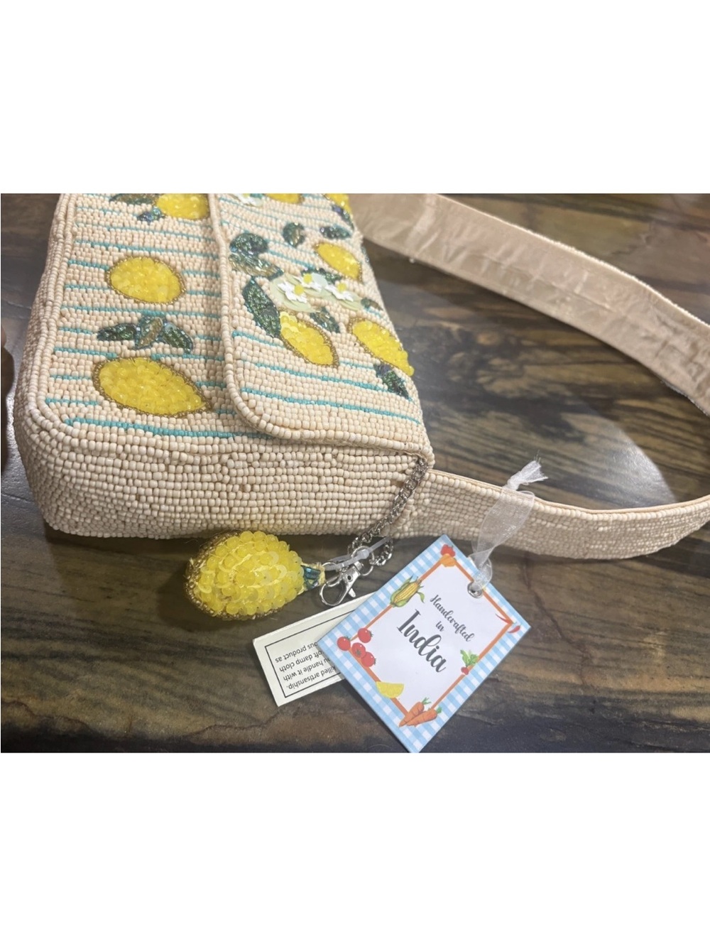 TikTok viral beaded bag features a fun lemon pattern - Picture 2 of 9